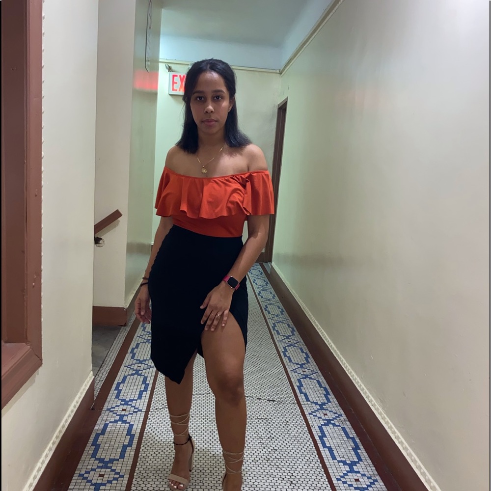 Meet your Posher, Ariela